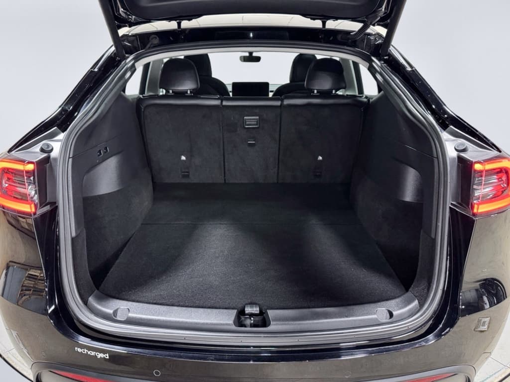 2022 Tesla Model Y view 25