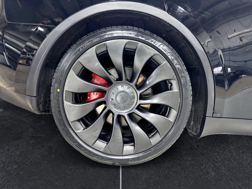 2022 Tesla Model Y view 35