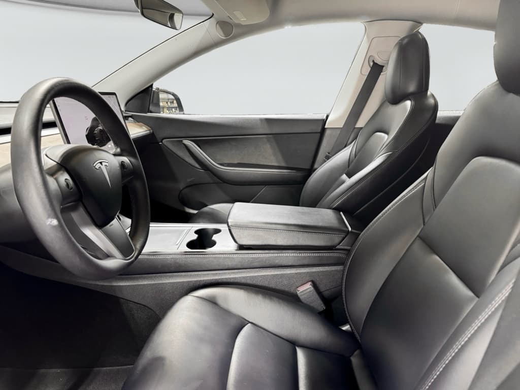 2022 Tesla Model Y view 15