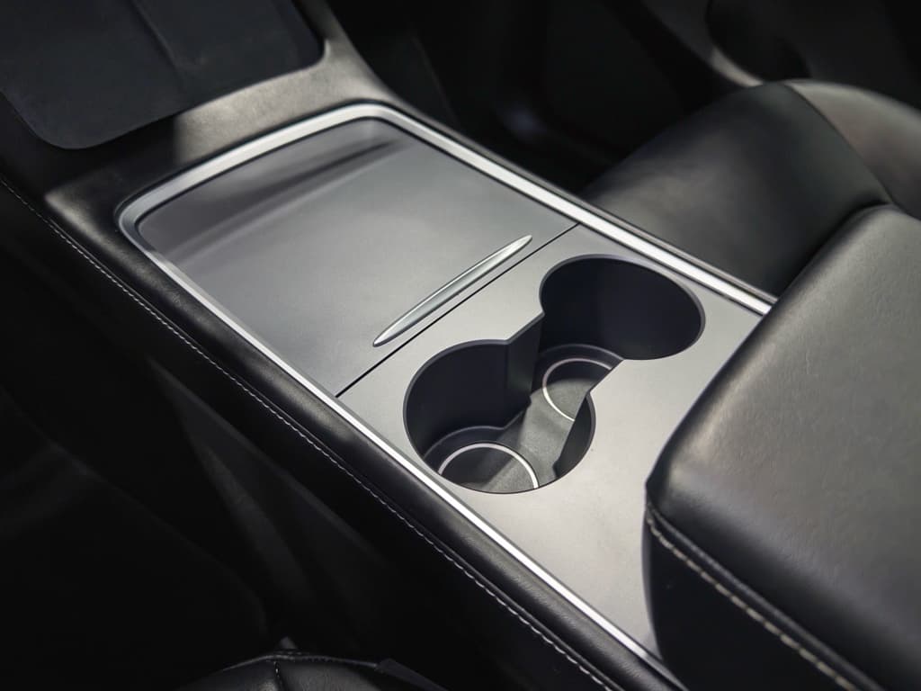 2022 Tesla Model Y view 17