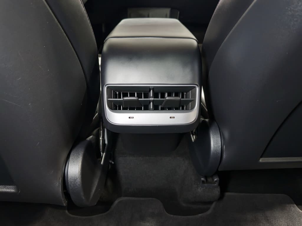 2022 Tesla Model Y view 19