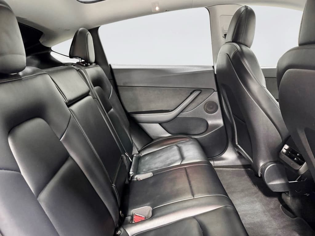 2022 Tesla Model Y view 20