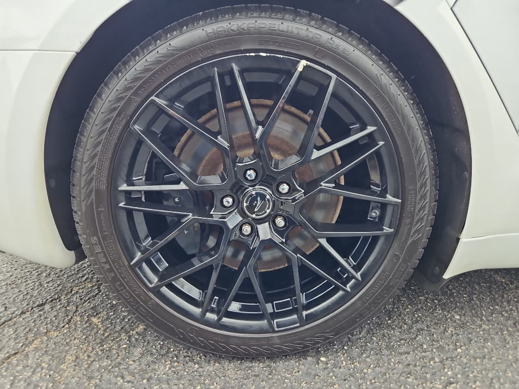 2021 Tesla Model S view 29