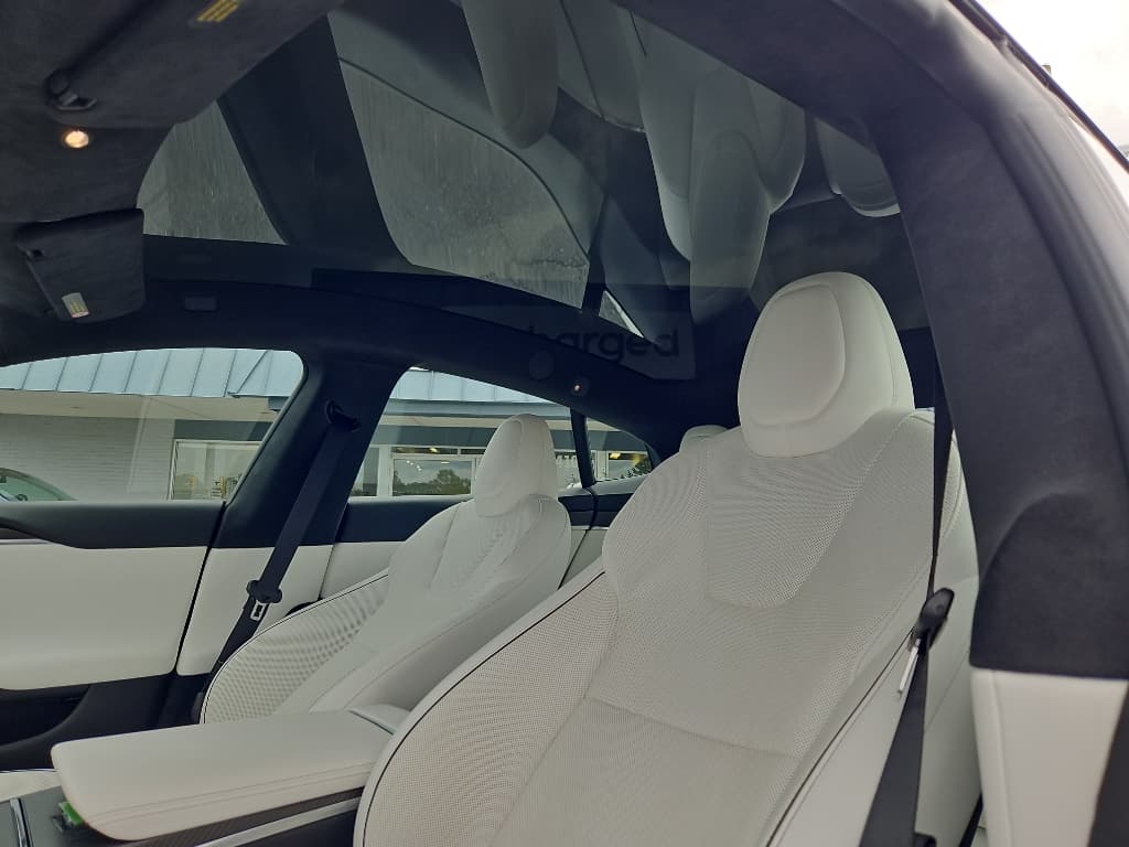 2021 Tesla Model S view 18