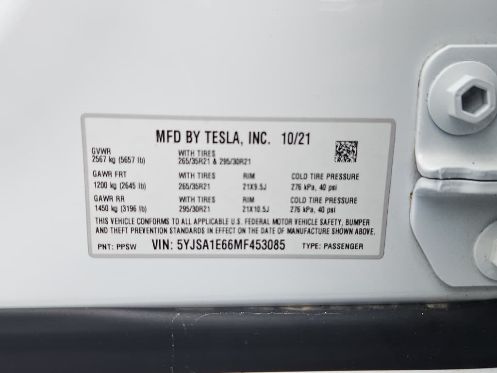 2021 Tesla Model S view 23