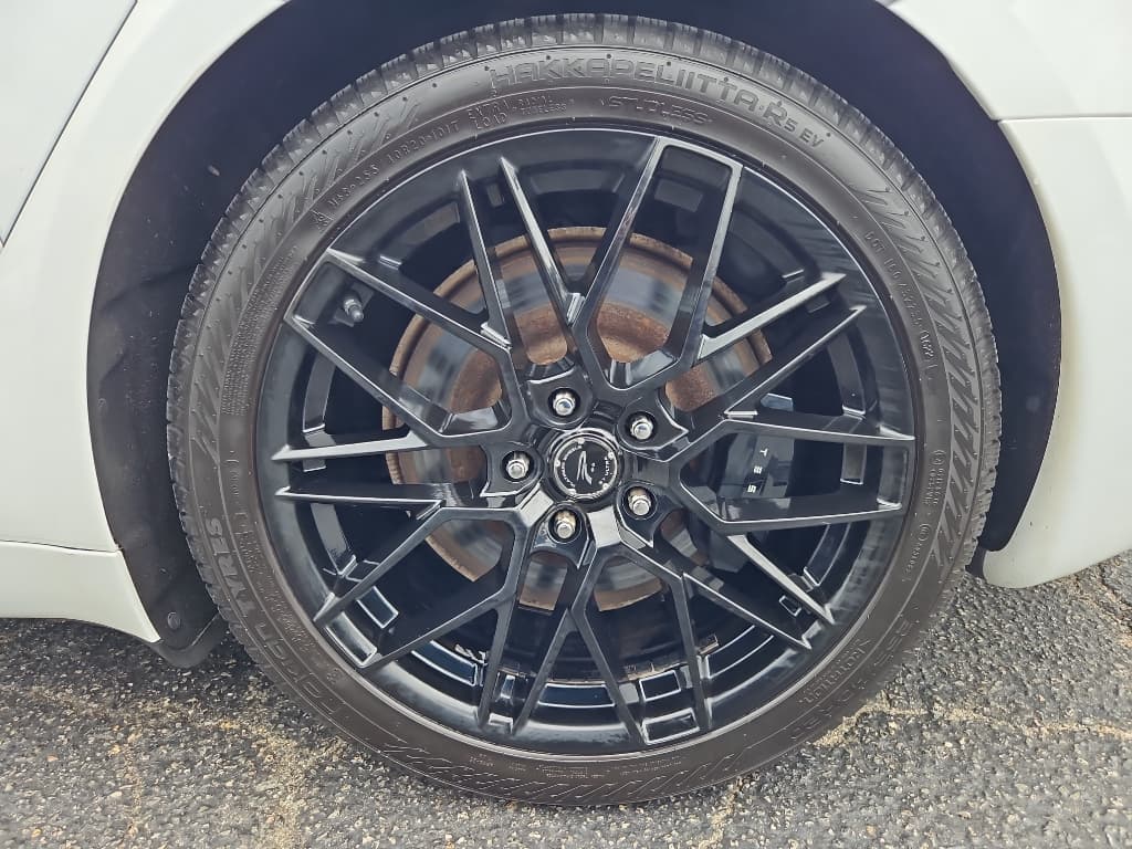 2021 Tesla Model S view 27