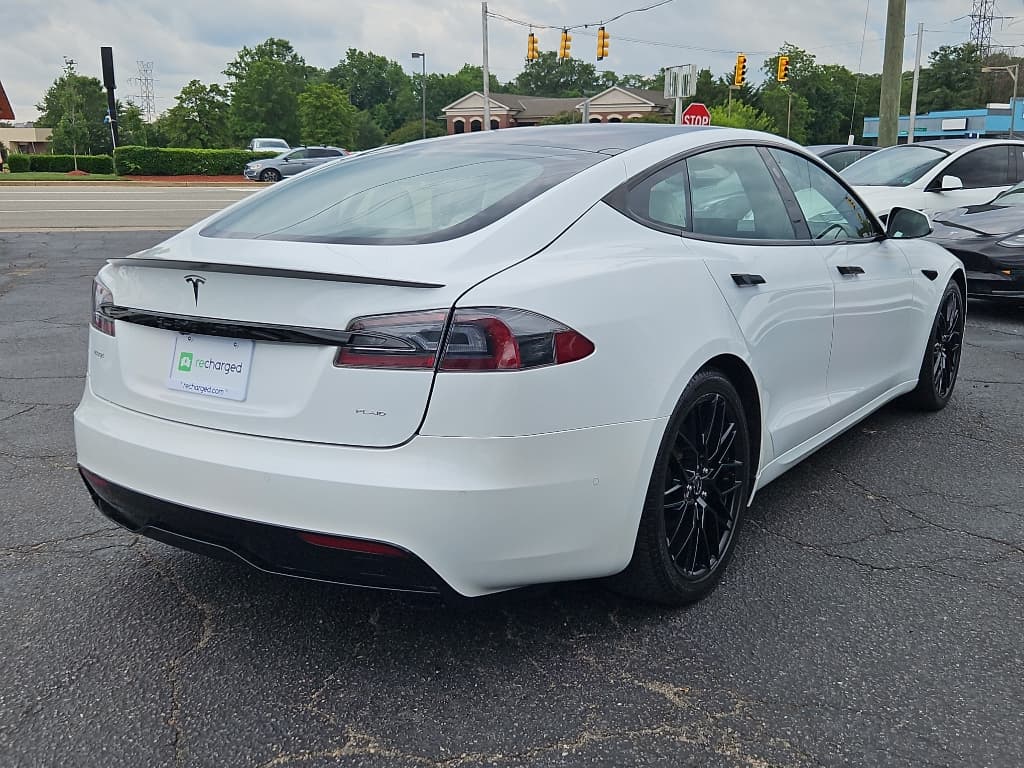 2021 Tesla Model S view 3