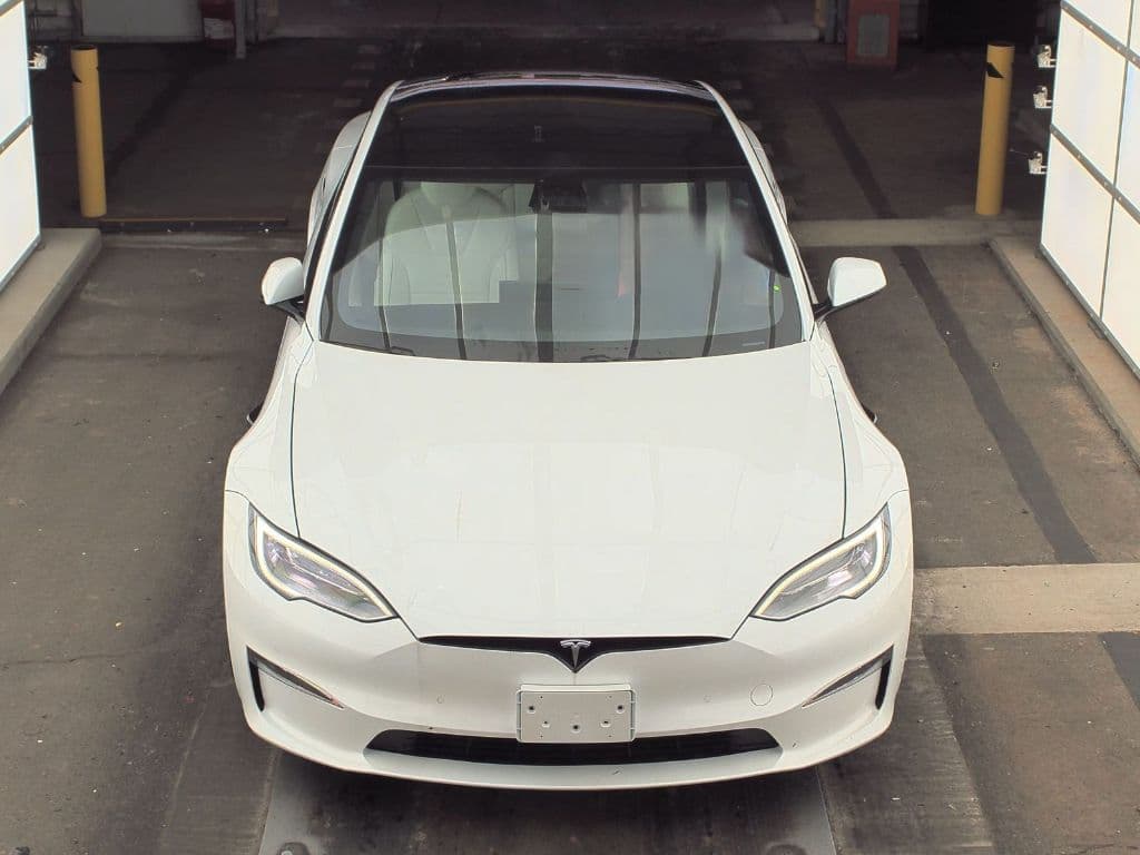 2021 Tesla Model S view 2