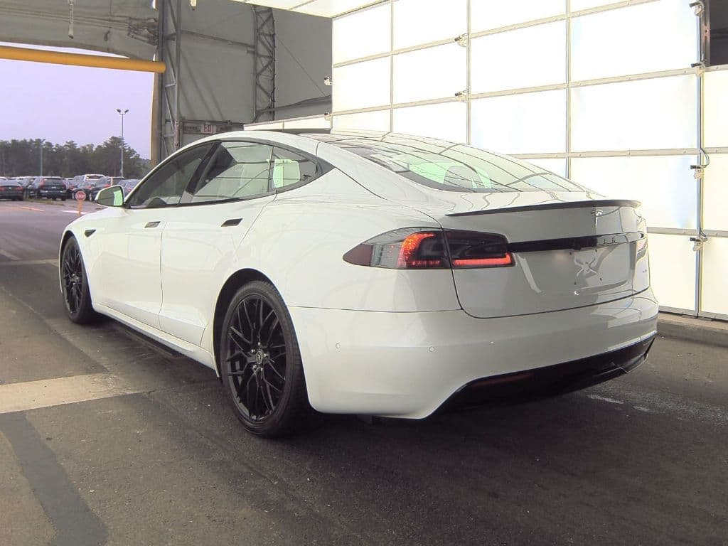 2021 Tesla Model S view 6