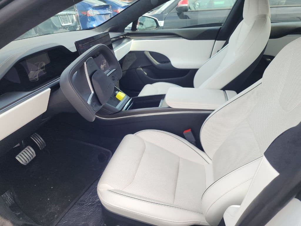2021 Tesla Model S view 7