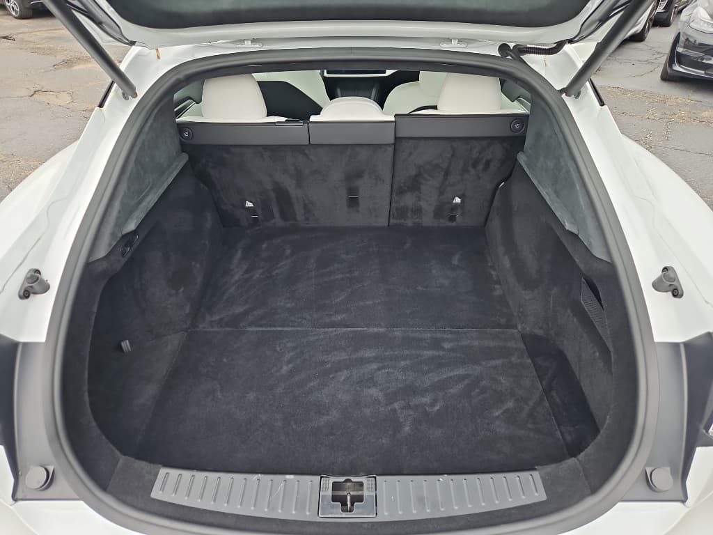 2021 Tesla Model S view 22