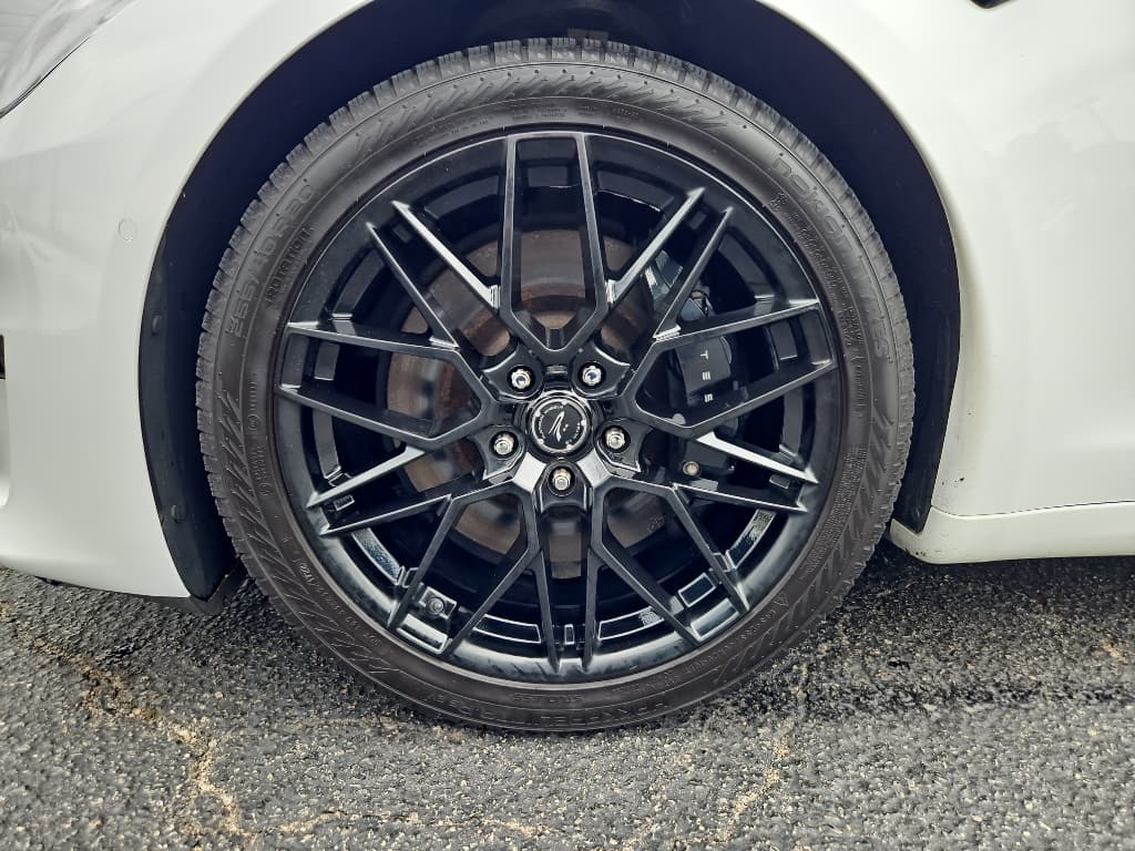 2021 Tesla Model S view 25
