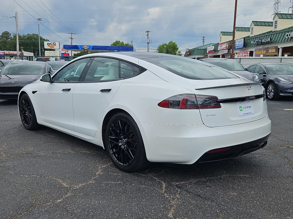 2021 Tesla Model S view 2