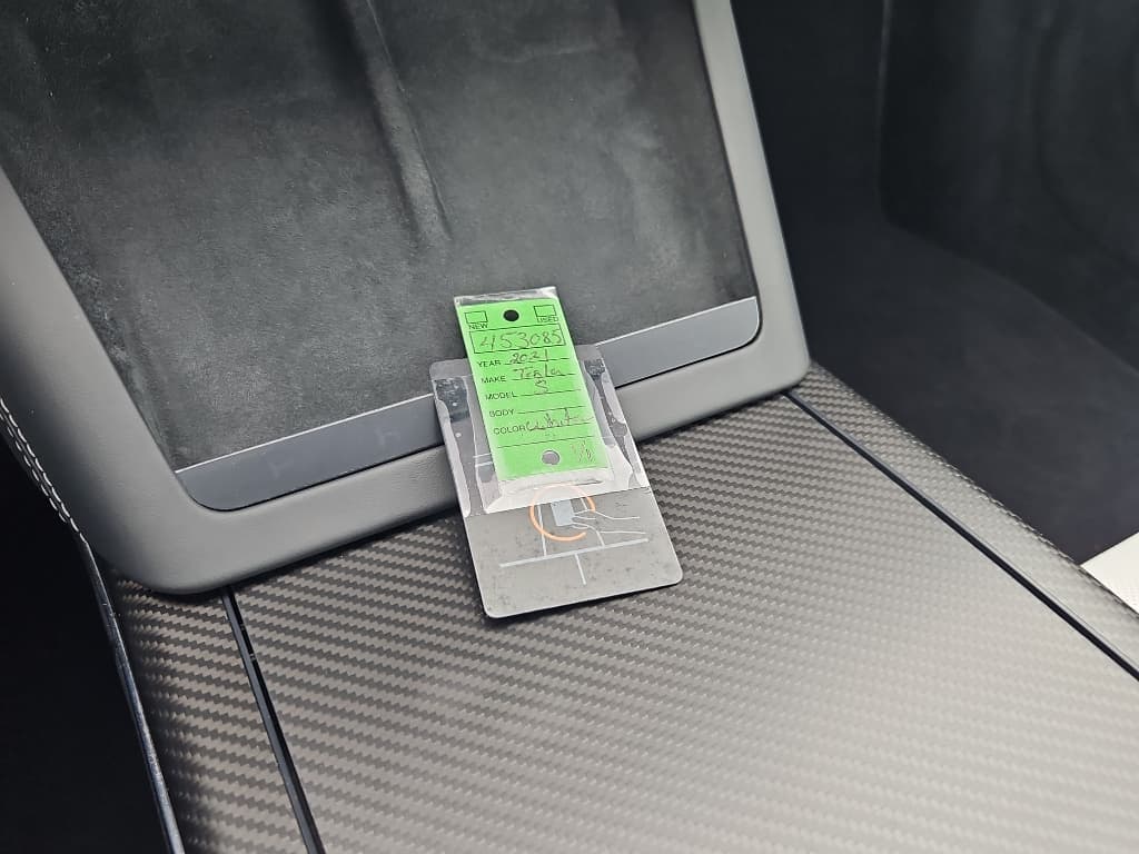 2021 Tesla Model S view 17