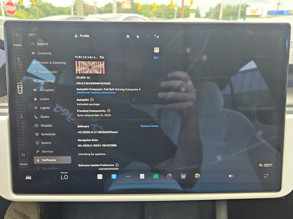 2021 Tesla Model S view 12