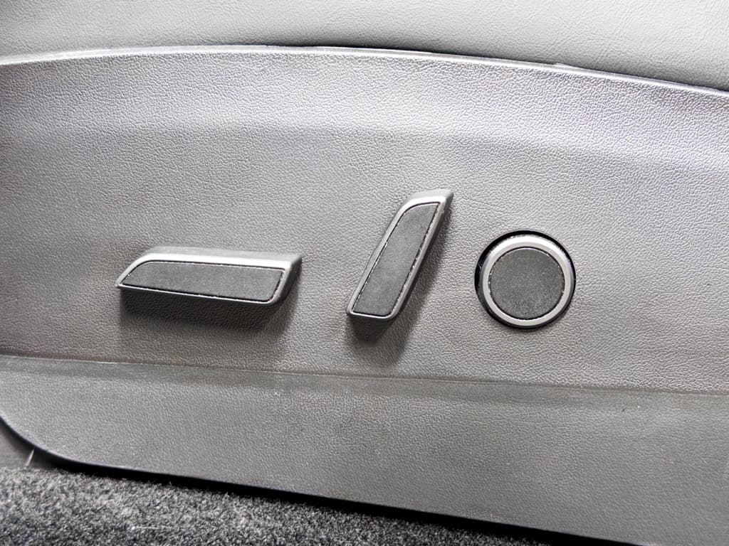 2022 Tesla Model Y view 7