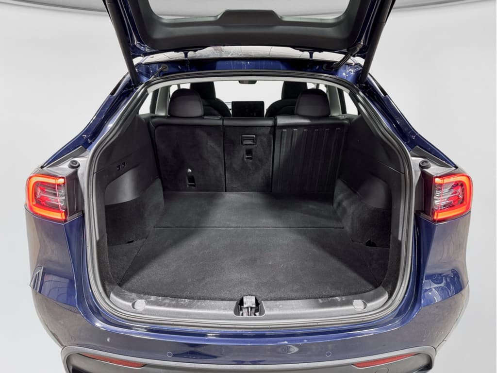 2022 Tesla Model Y view 26