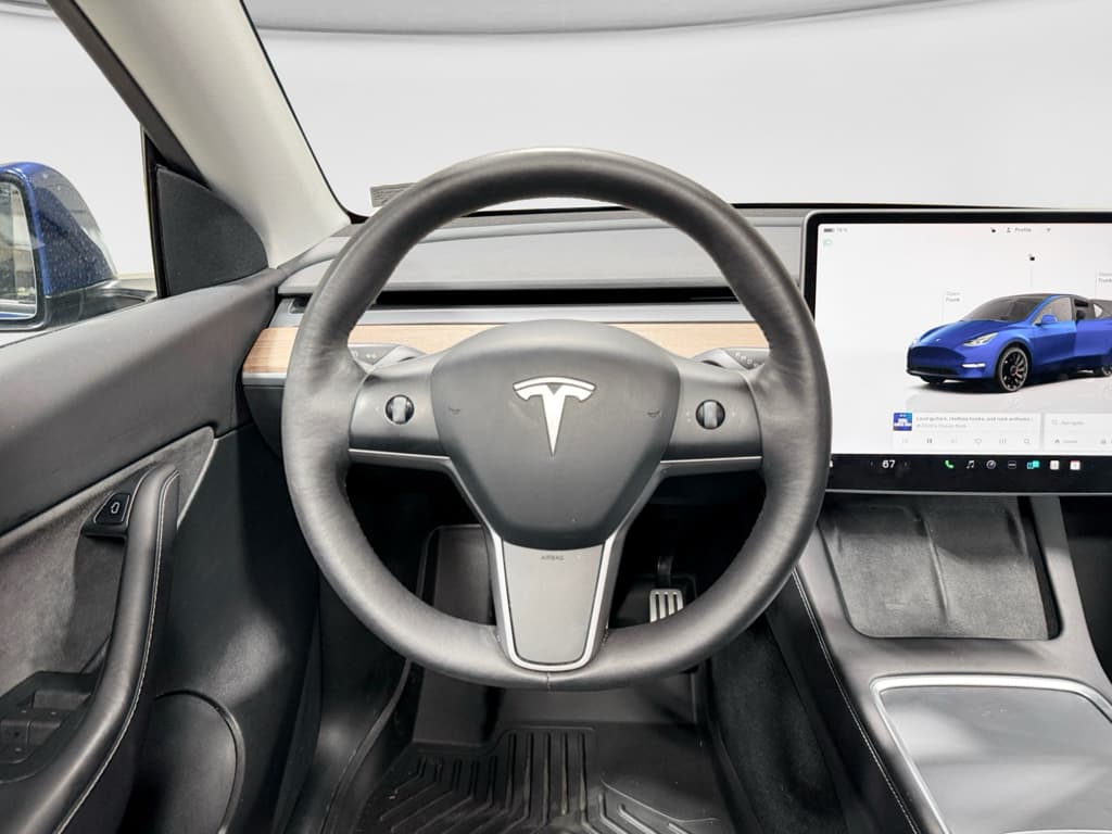 2022 Tesla Model Y view 8