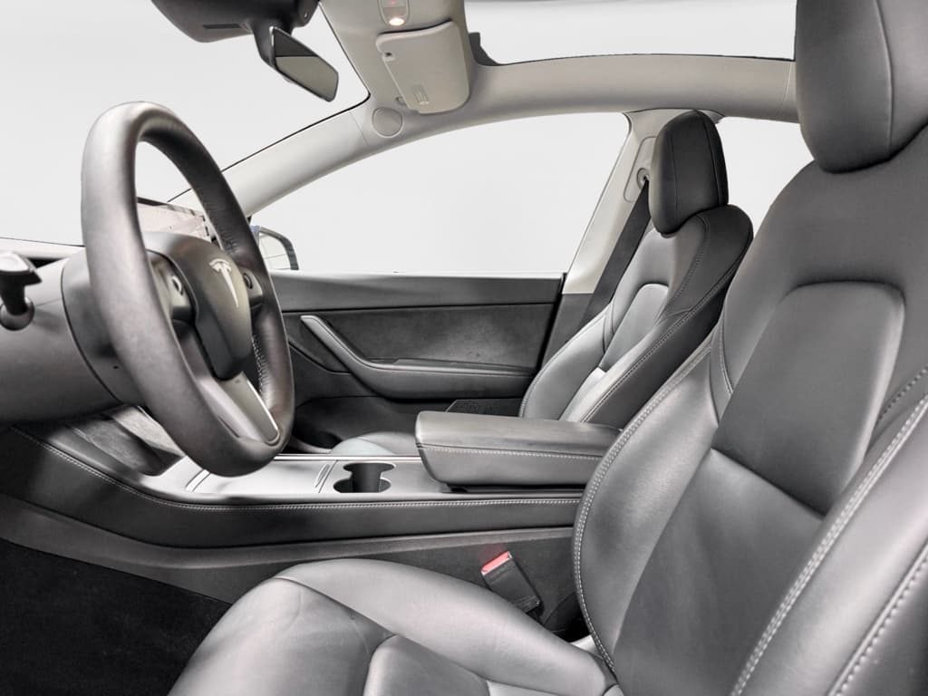 2022 Tesla Model Y view 16