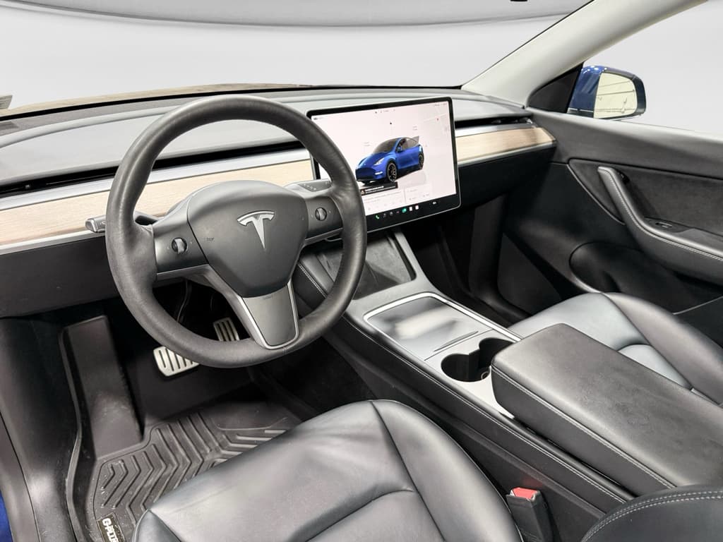 2022 Tesla Model Y view 17