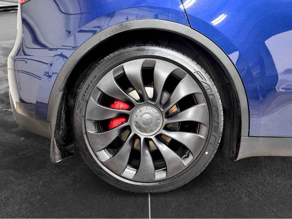 2022 Tesla Model Y view 36
