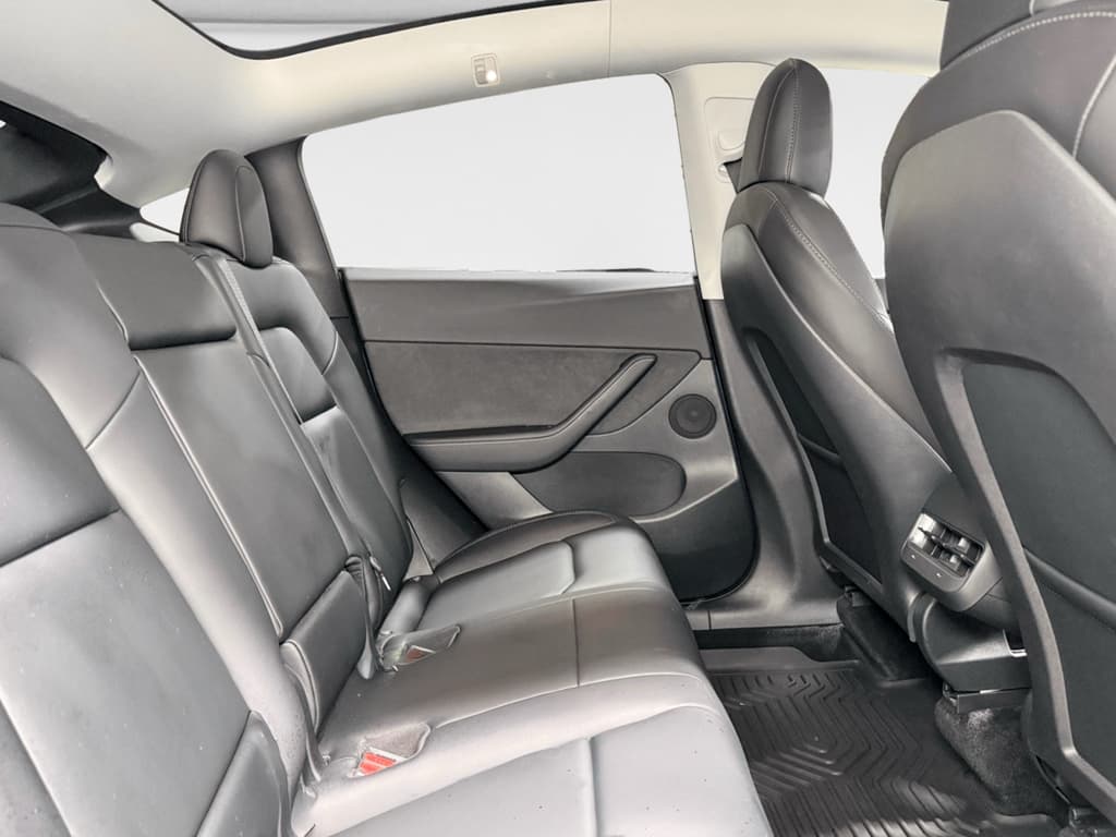 2022 Tesla Model Y view 21