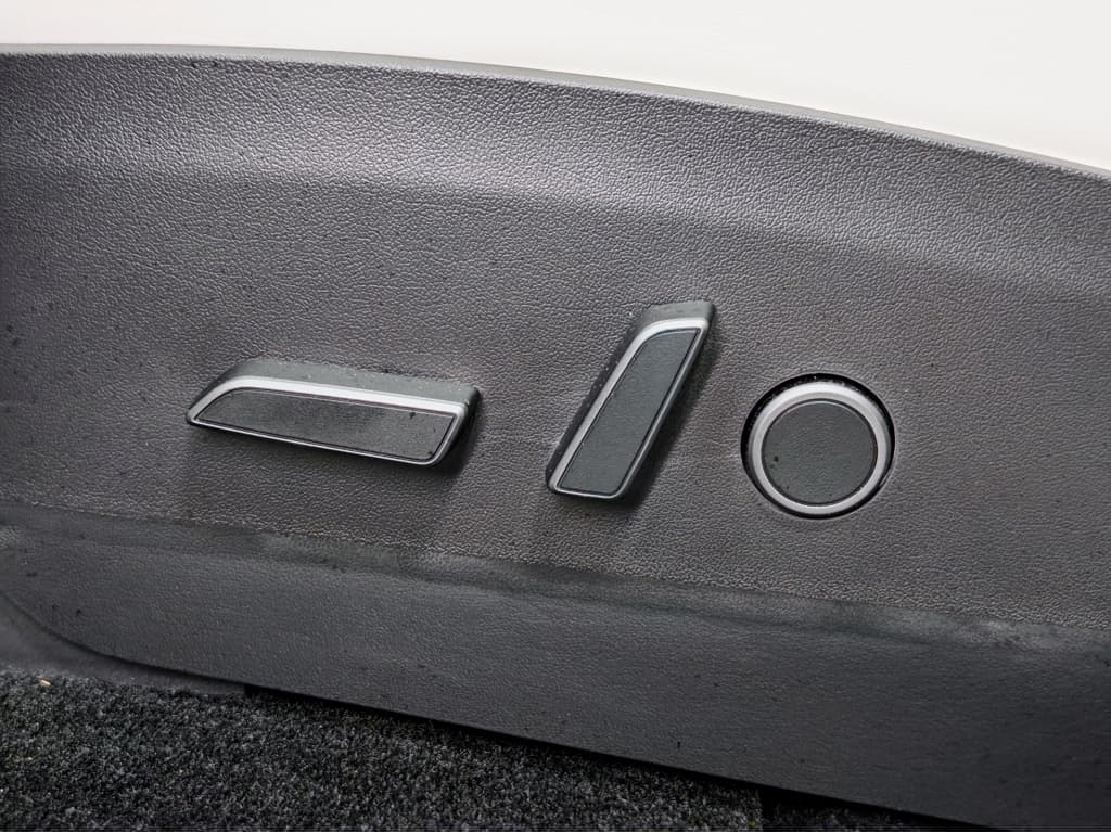 2022 Tesla Model Y view 7