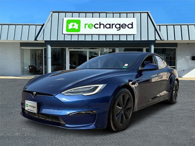 2021 Tesla Model S view 3