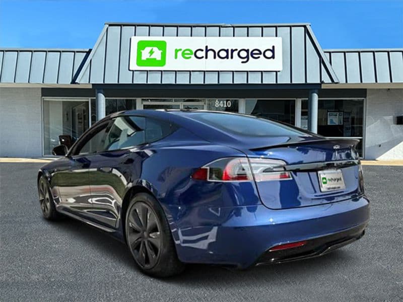 2021 Tesla Model S view 4