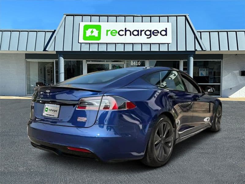 2021 Tesla Model S view 6