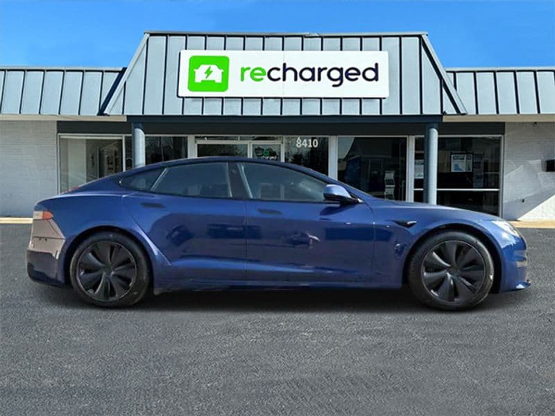 2021 Tesla Model S view 7