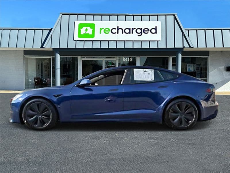 2021 Tesla Model S view 8