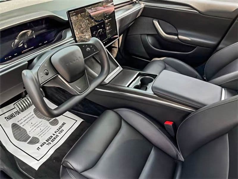 2021 Tesla Model S view 9