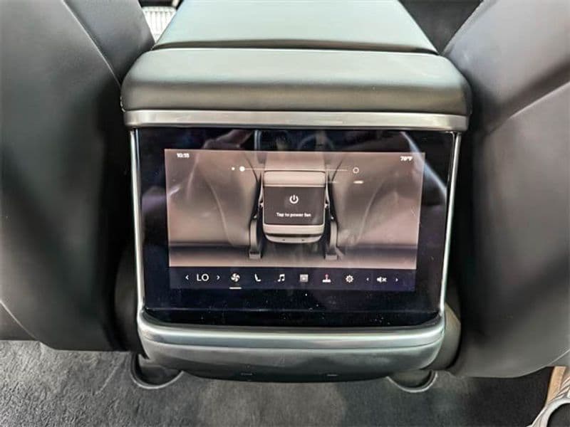 2021 Tesla Model S view 18