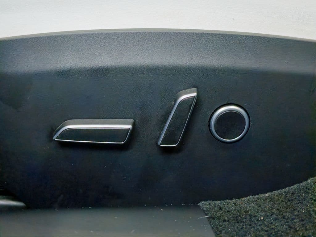 2022 Tesla Model S view 6