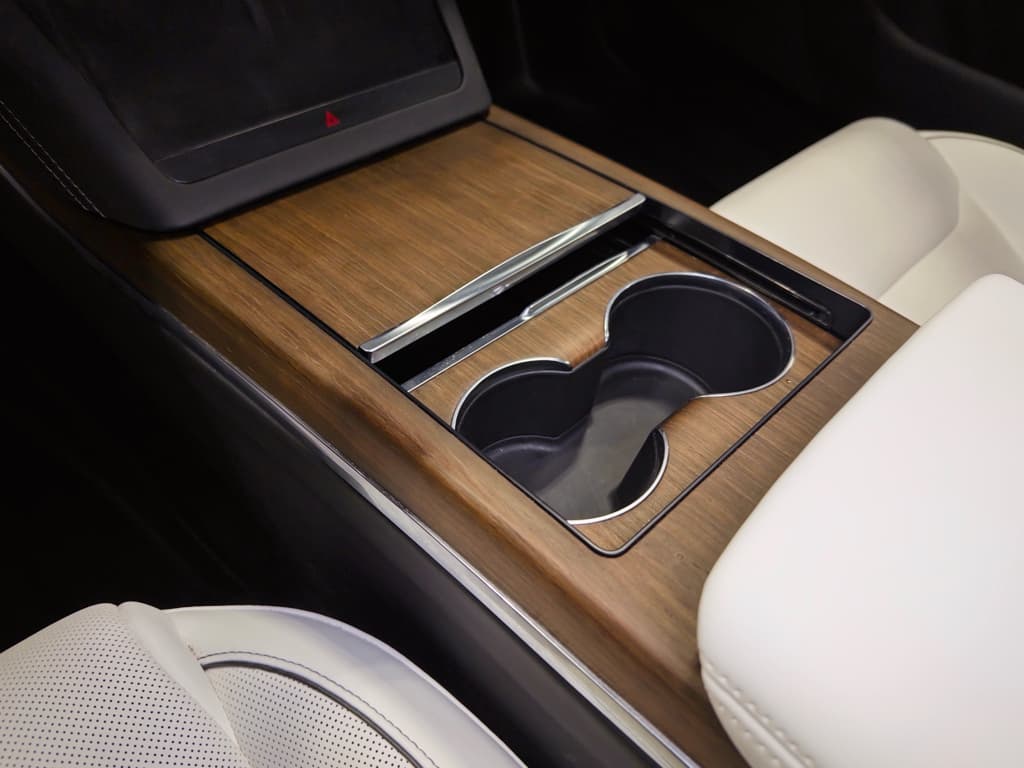 2022 Tesla Model S view 18