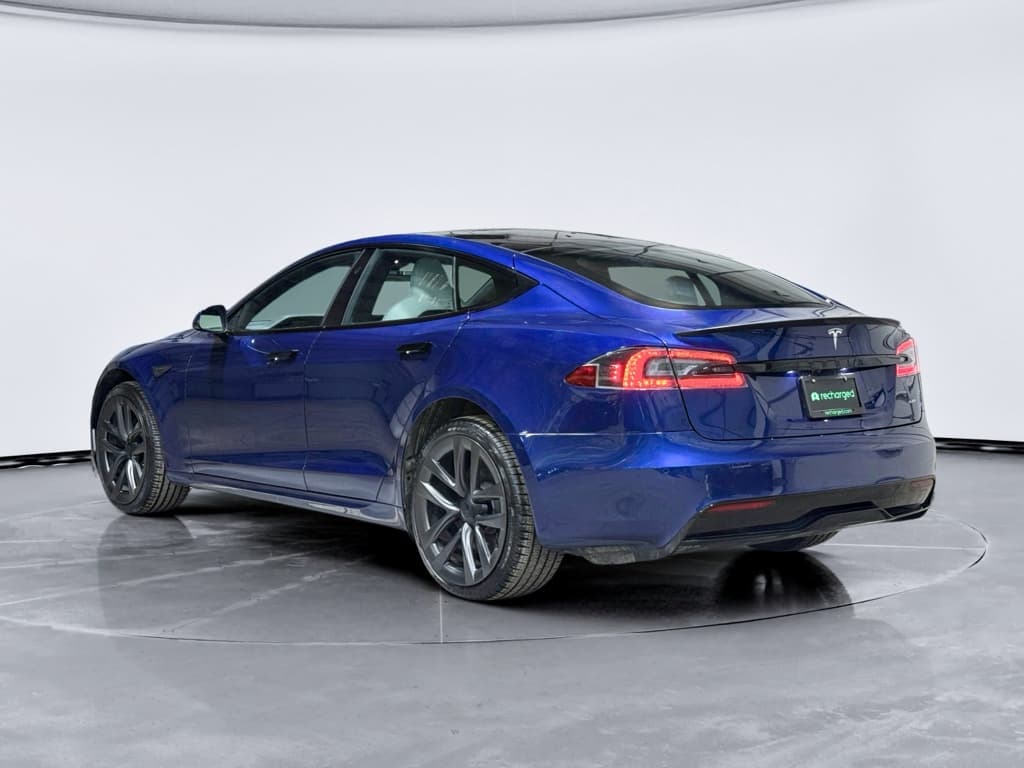 2022 Tesla Model S view 2