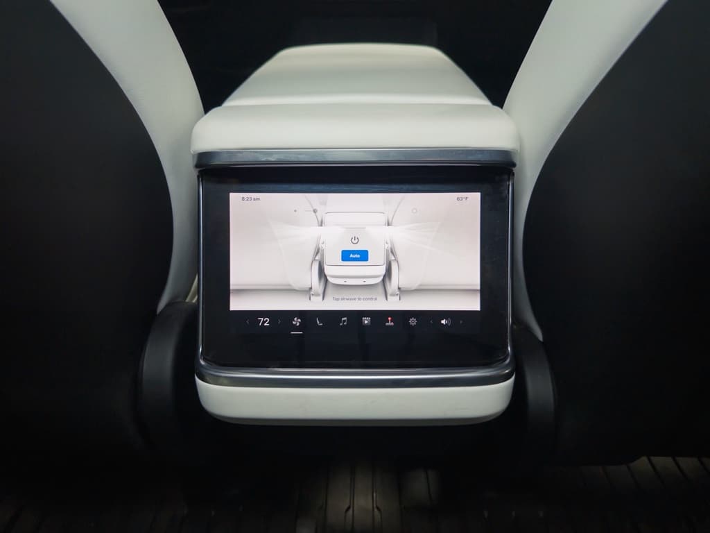 2022 Tesla Model S view 20