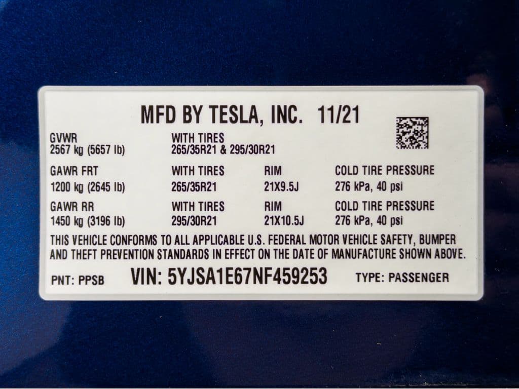 2022 Tesla Model S view 28