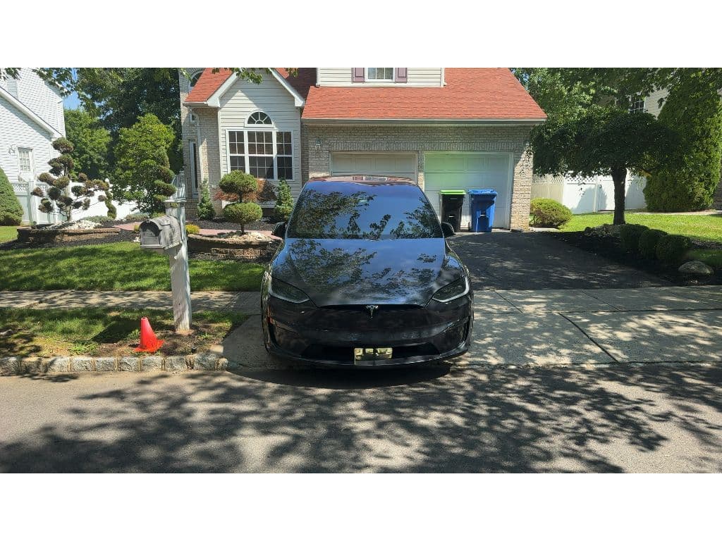 2025 Tesla Model X view 3