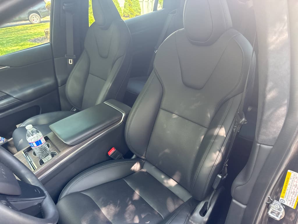 2025 Tesla Model X view 5
