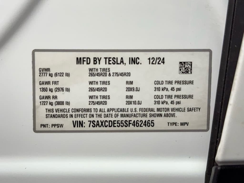 2025 Tesla Model X view 28