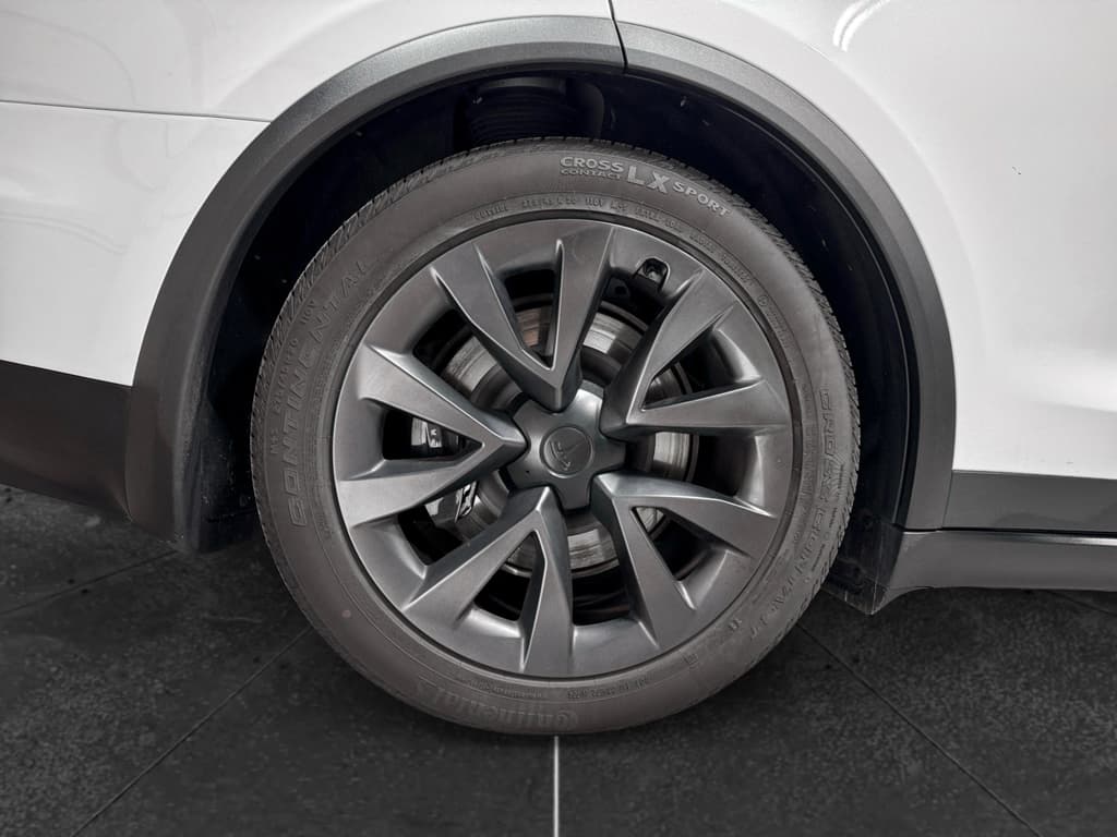 2025 Tesla Model X view 36