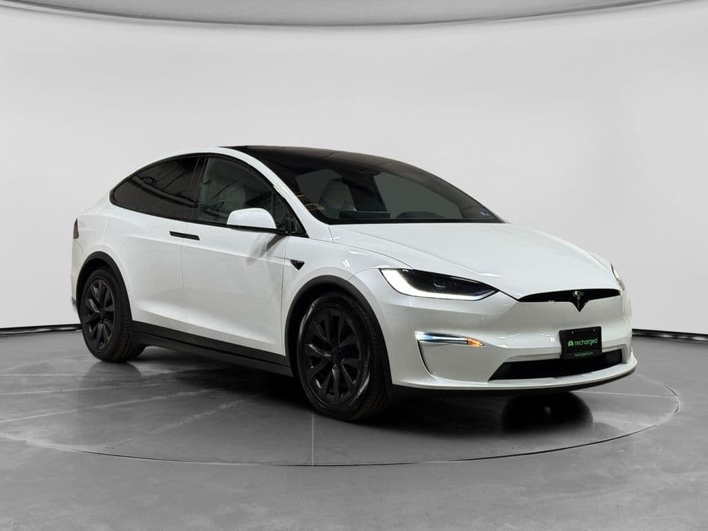 2025 Tesla Model X view 4