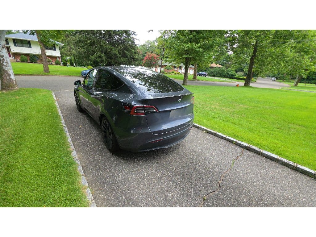 2022 Tesla Model Y view 4