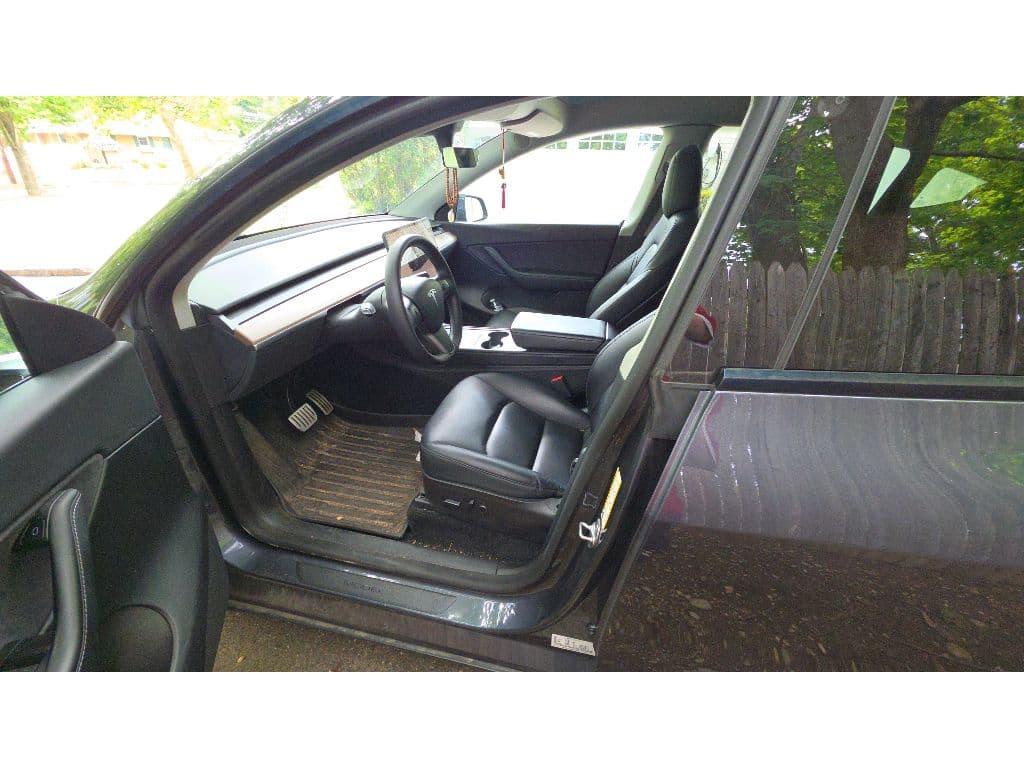 2022 Tesla Model Y view 5