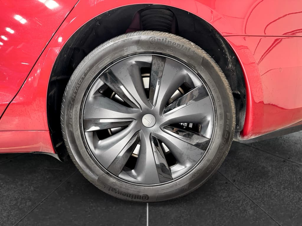 2022 Tesla Model S view 33