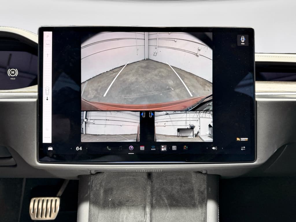 2022 Tesla Model S view 15