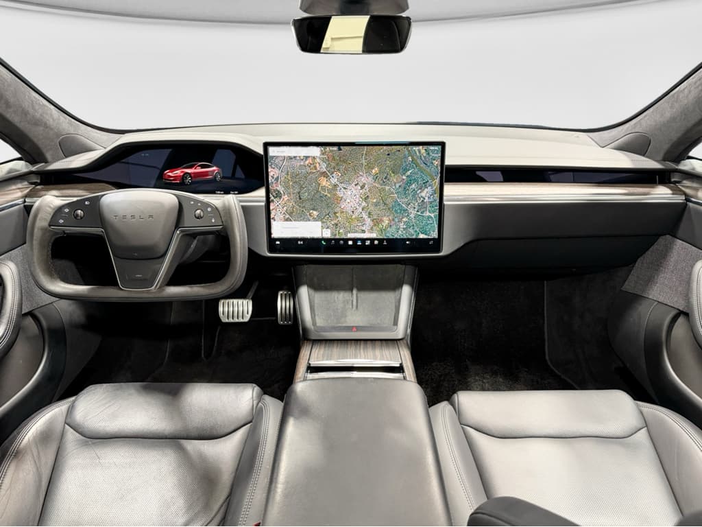 2022 Tesla Model S view 16