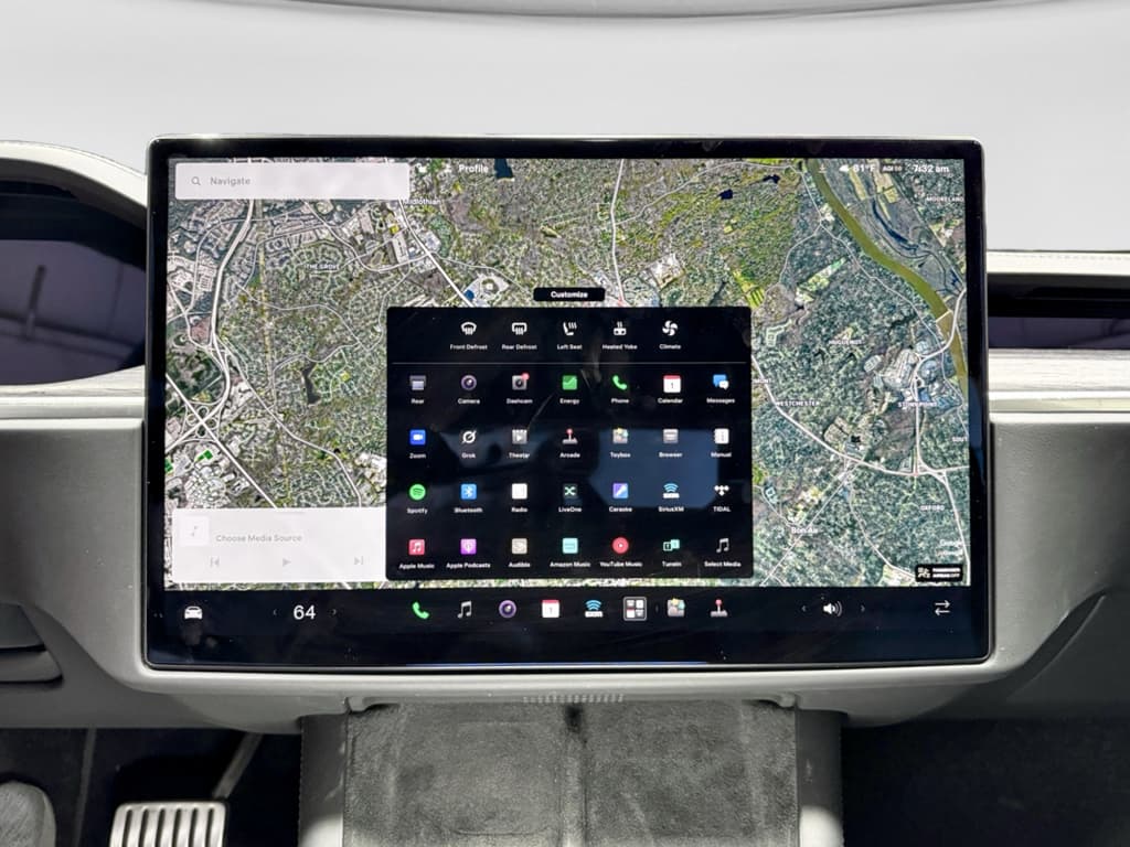 2022 Tesla Model S view 11